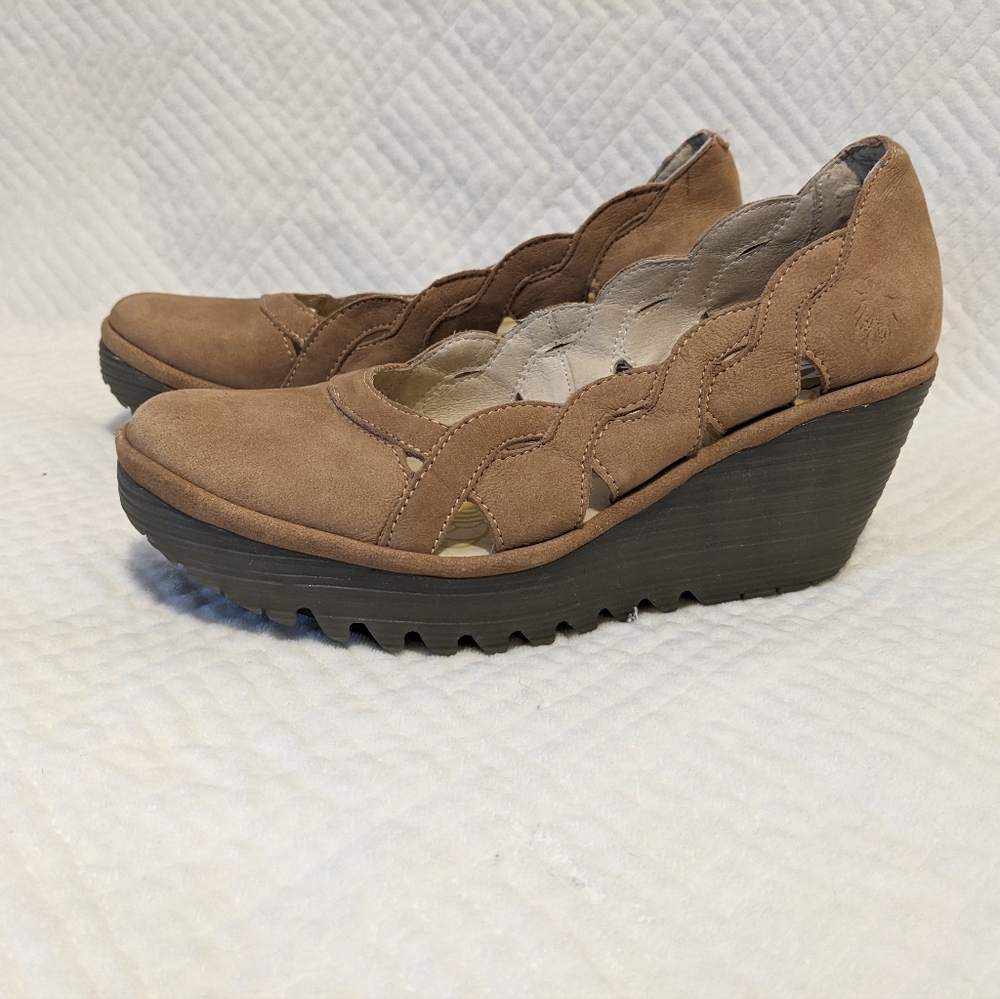 Fly London Yelk Wedge Shoes Platform Closed Toe Sandals Tan 37 EU 6 US - Picture 2 of 6